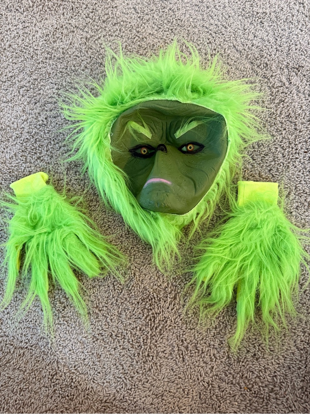 Grinch Costume Mask & Furry Gloves Set – Adult Green Christmas Costume